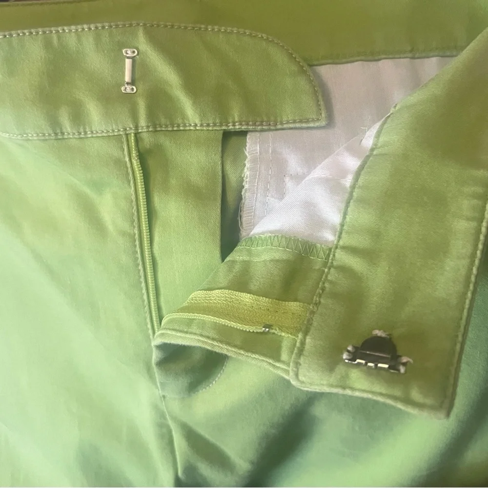 Women’s Green Cropped Pants NWOT - Picture 4 of 6